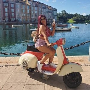 Meet your Posher, Maria